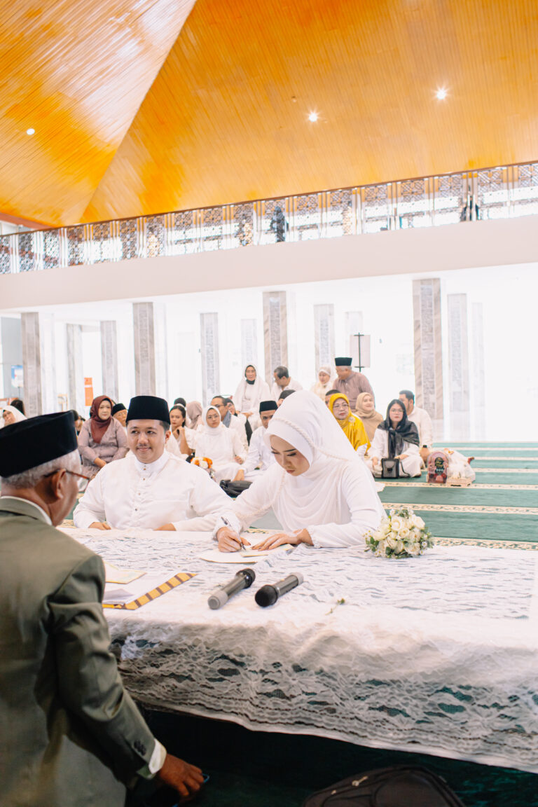 Paket Foto Prewedding Masjid Baiturahman Simpang 5