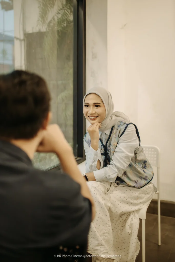 Foto Prewedding di Cafe