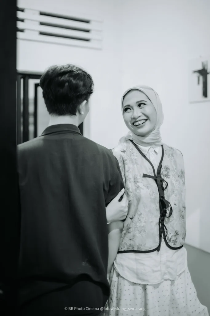 Foto Prewedding Cafe di Semarang