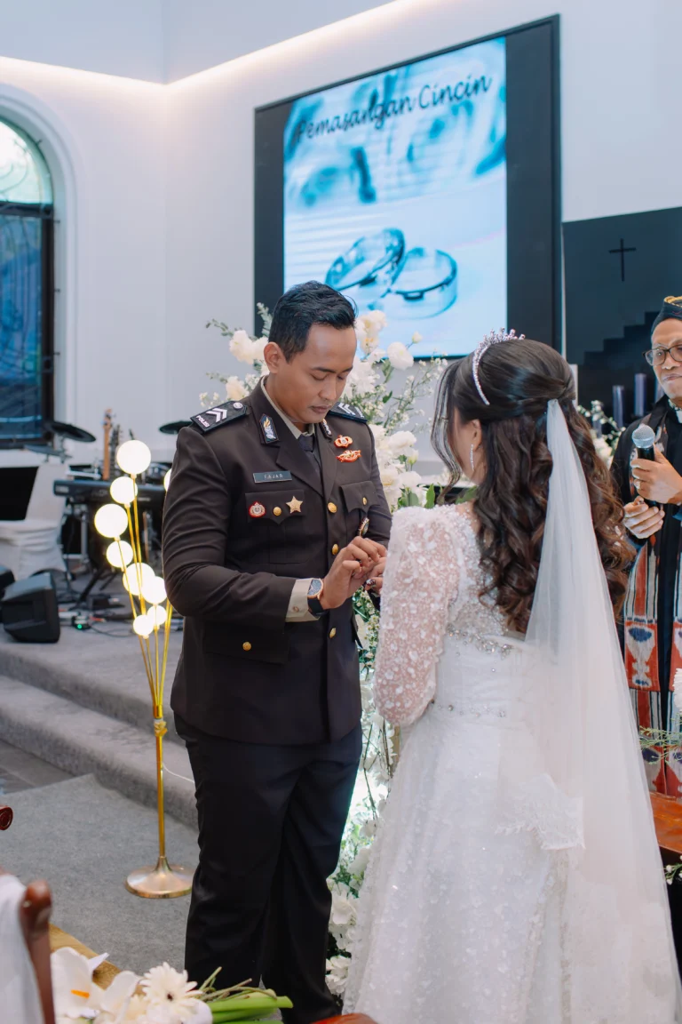 Foto Wedding Gereja Tritunggal Kompleks AKPOL